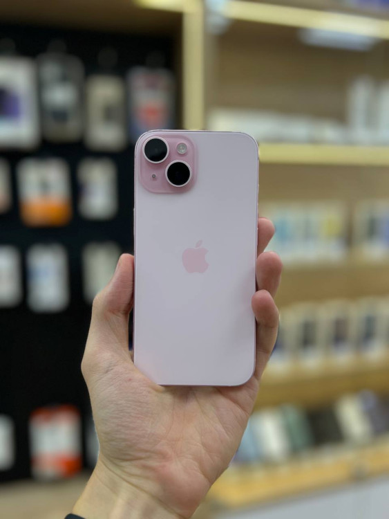 Б/у Смартфон Apple iPhone 15 128GB Розовый (Pink)