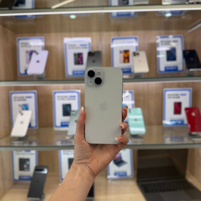 Уценка Смартфон Apple iPhone 15 256GB Голубой (Blue) | Фото 1 из 2
