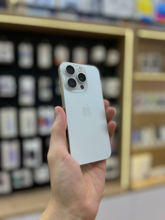 Б/У Смартфон Apple iPhone 15 Pro 128GB Белый