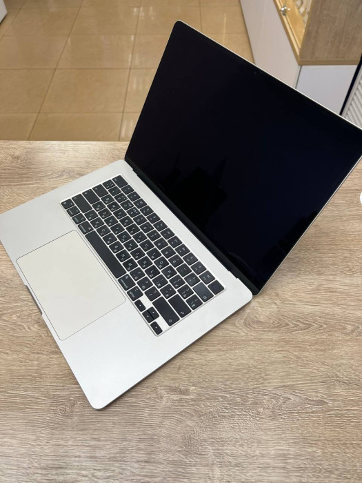 Б/У Ноутбук Apple MacBook Air 15 2024 MRYR3 (Apple M3, 8GB/256GB, 10-Core GPU) Золотой (Starlight) | Фото 3 из 6