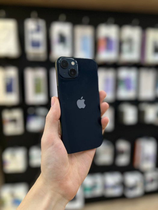 Б/У Смартфон Apple iPhone 13 128GB Темная ночь (Midnight) RU