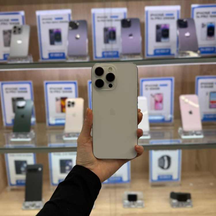 Б/у Смартфон Apple iPhone 16 Pro Max 256GB White Titanium