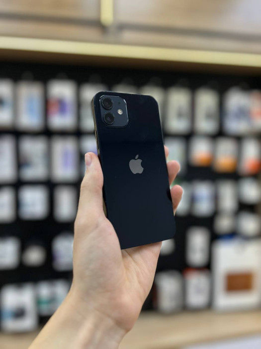 Б/у iPhone 12 128GB Черный EU
