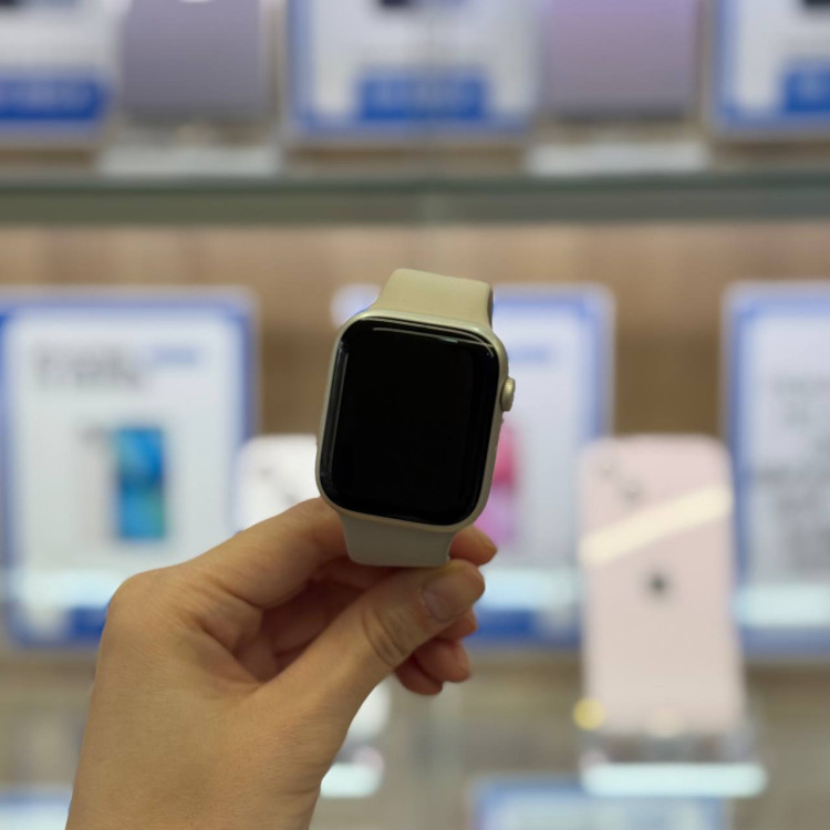 Б/у Умные часы Apple Watch Series 8 45mm GPS Starlight Aluminum Case with Sport Band Starlight